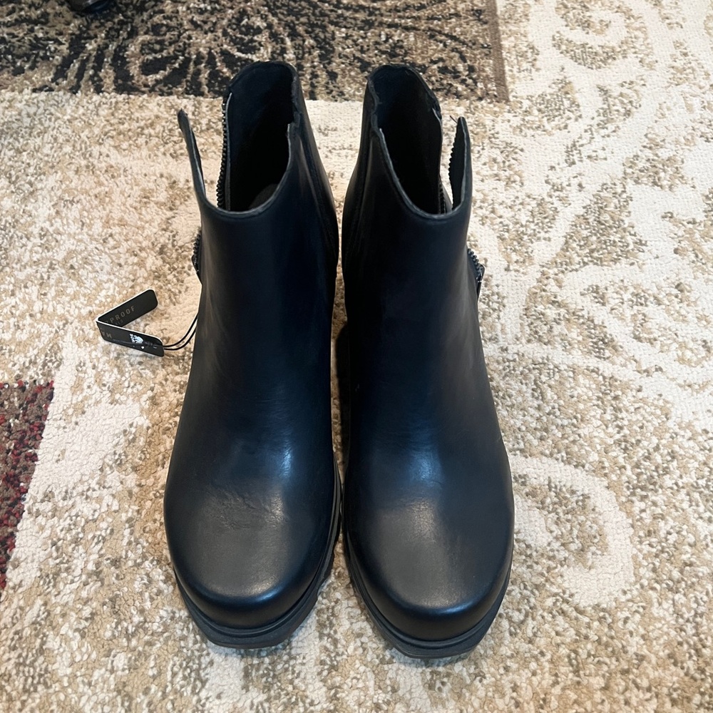 Brand new with tags Sorel black leather boots. Wedge III Chelsea bootie.